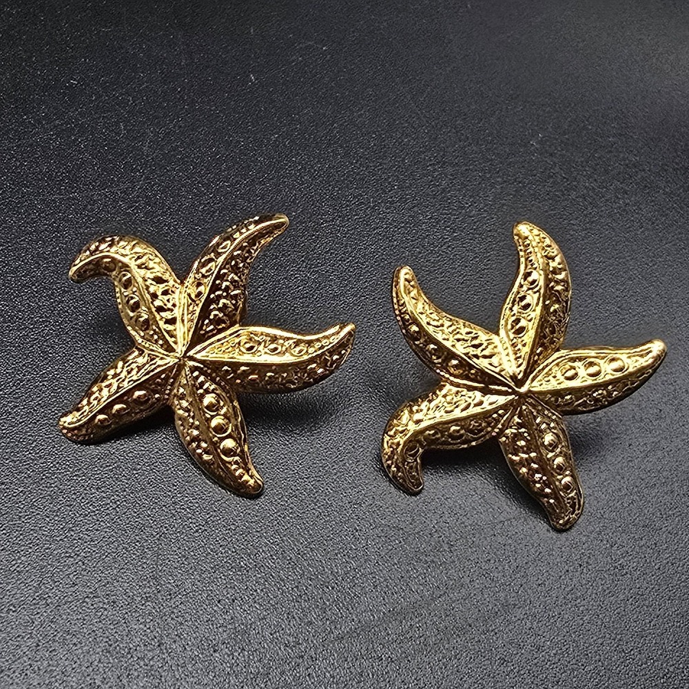 Avon 1987 Starfish Earrings Gold Tone Pierced Beachy Summer Vintage